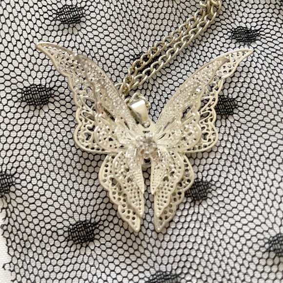 Butterfly  chocker necklace - Picture 3 of 3